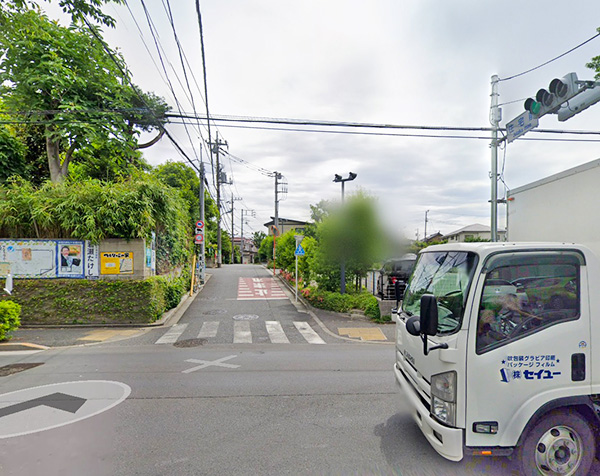 乗車後5分『住宅前』より徒歩3分