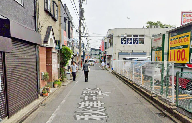 突き当たりを左へ